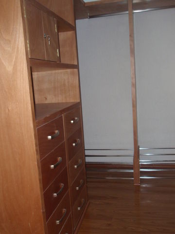 WALK IN CLOSET
